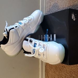 Men retro 11 low legend blue size 10